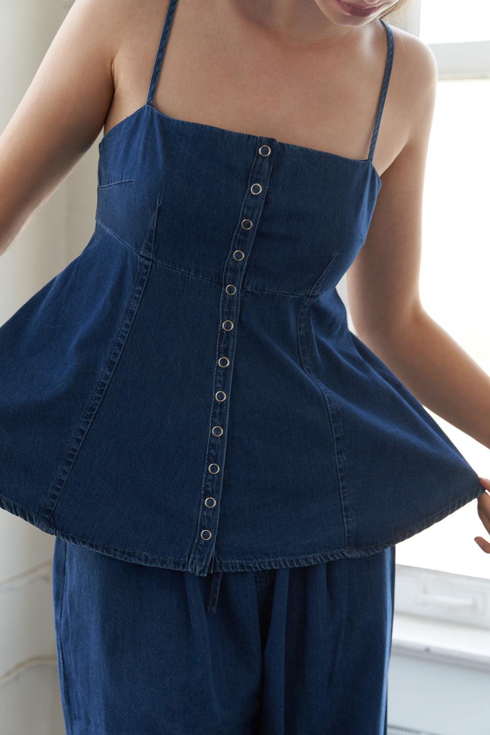 AUTHENTIC MOMENTS LIGHTWEIGHT DENIM TOP - Glamourous Grace