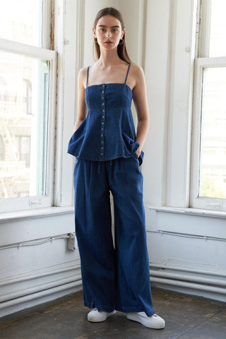 AUTHENTIC MOMENTS LIGHTWEIGHT DENIM TOP - Glamourous Grace