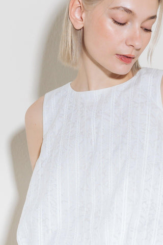 TIMELESS WITH EDGE WOVEN LACE TOP - Glamourous Grace