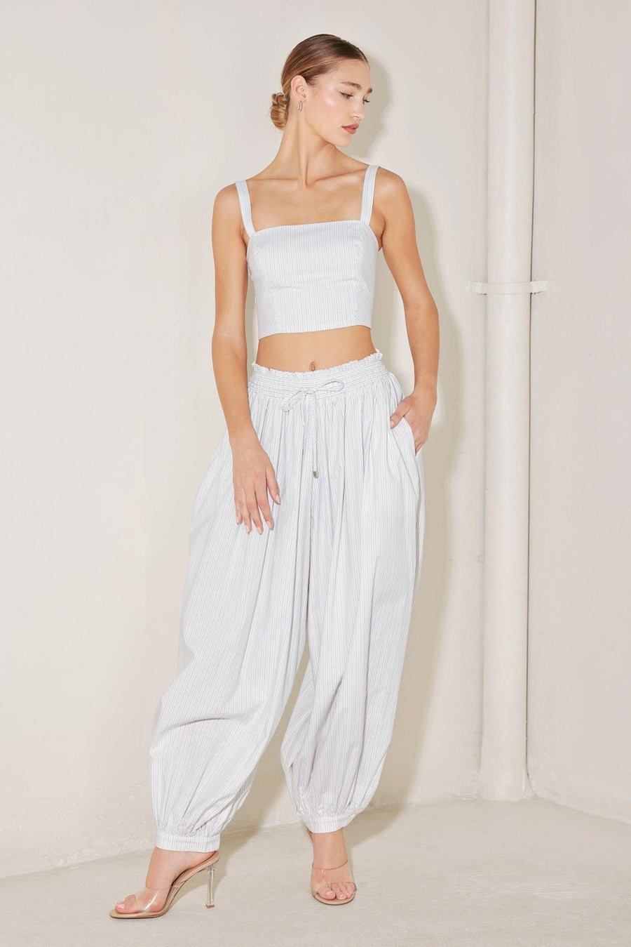 OCEAN BREEZE WOVEN CROP TOP - Glamourous Grace