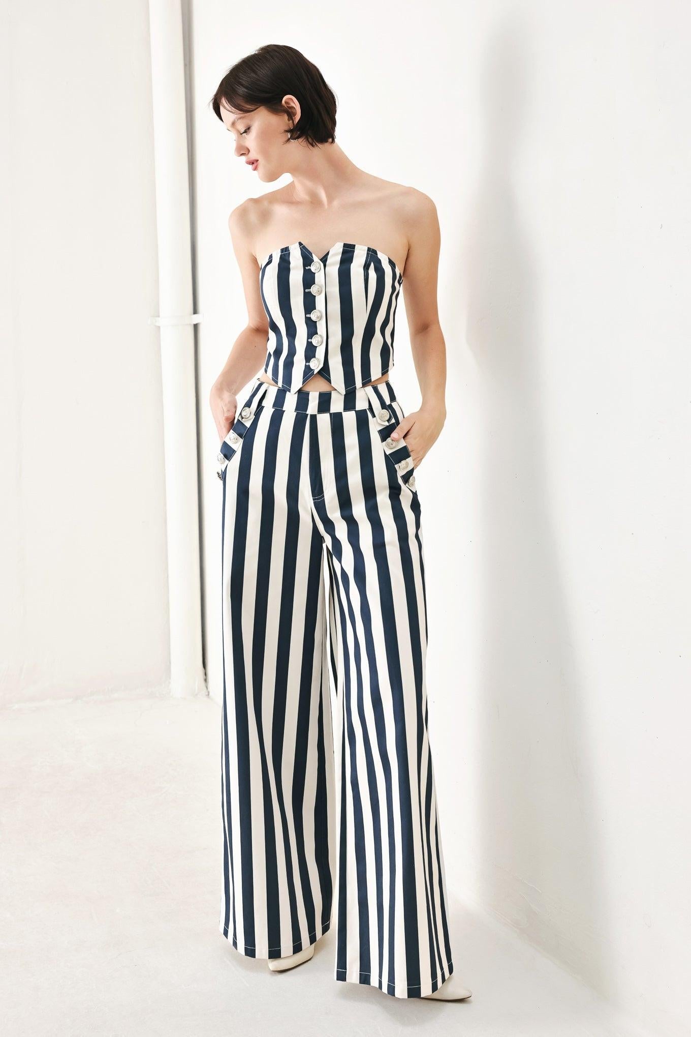 NAVY BLOSSOM WOVEN TUBE TOP