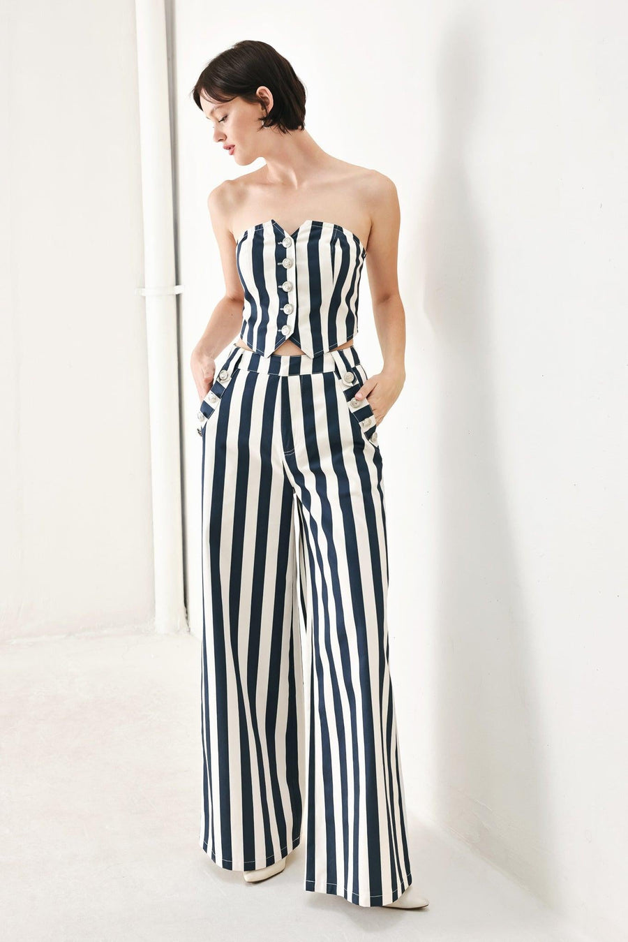 NAVY BLOSSOM WOVEN TUBE TOP - Glamourous Grace