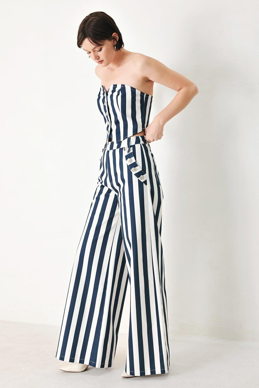 NAVY BLOSSOM WOVEN TUBE TOP - Glamourous Grace
