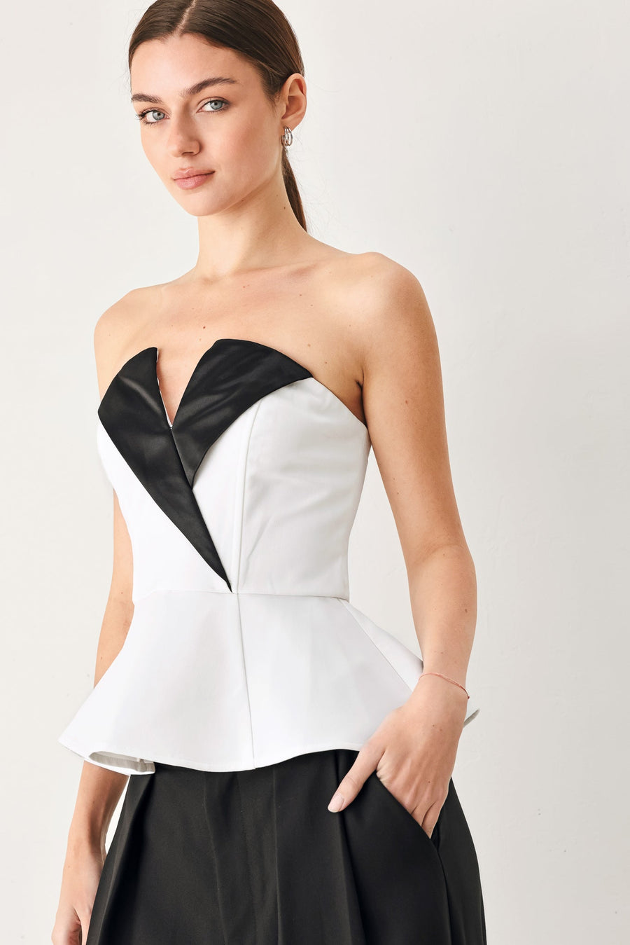 DRESS CODE WOVEN TUBE TOP - Glamourous Grace