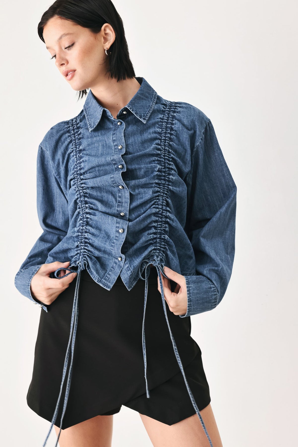 CASUAL ENCOUNTER INDIGO RUCHED DENIM BUTTON-DOWN TOP - Glamourous Grace