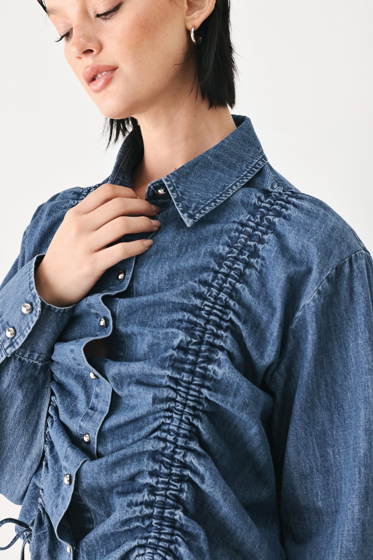 CASUAL ENCOUNTER INDIGO RUCHED DENIM BUTTON-DOWN TOP - Glamourous Grace