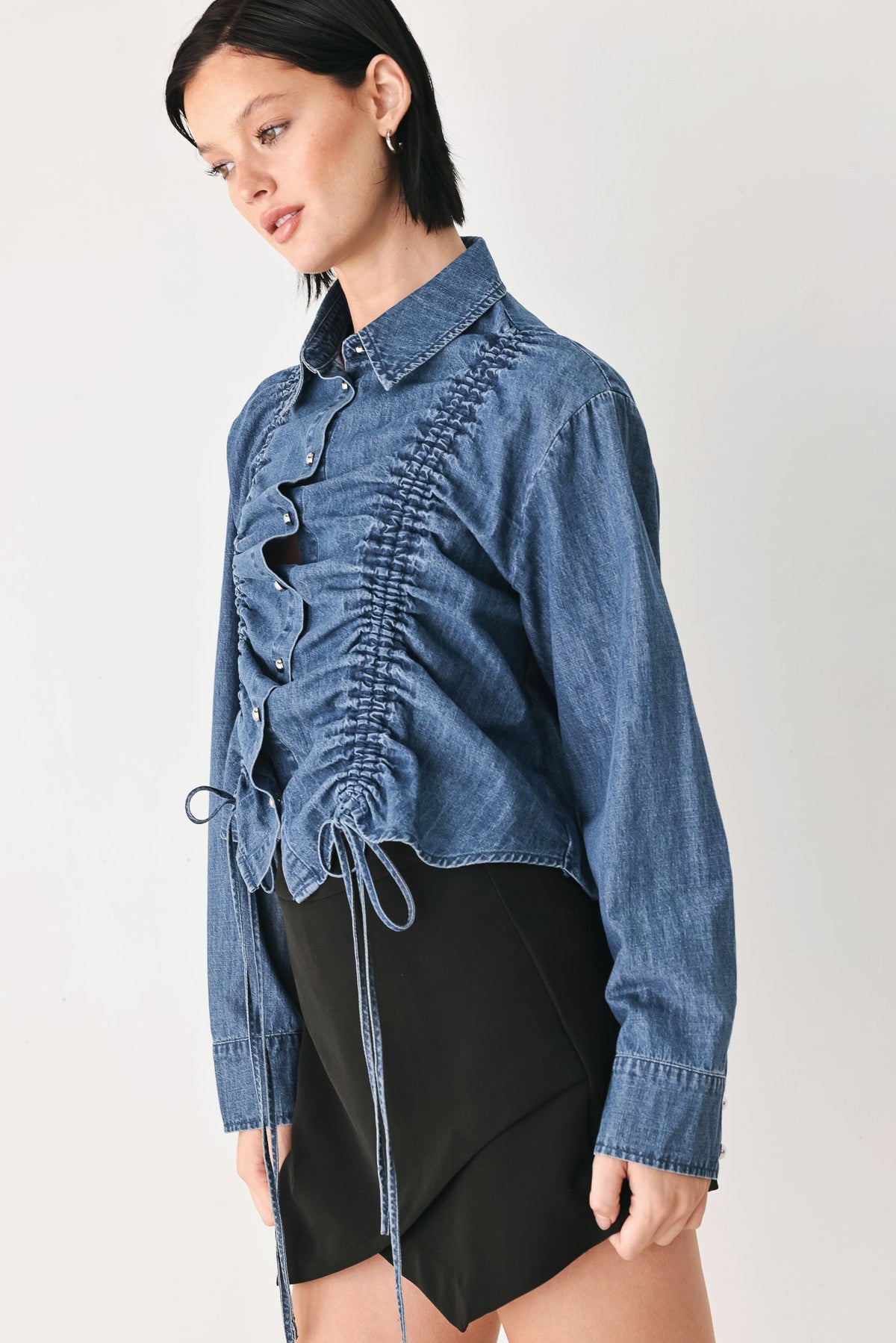 CASUAL ENCOUNTER INDIGO RUCHED DENIM BUTTON-DOWN TOP - Glamourous Grace