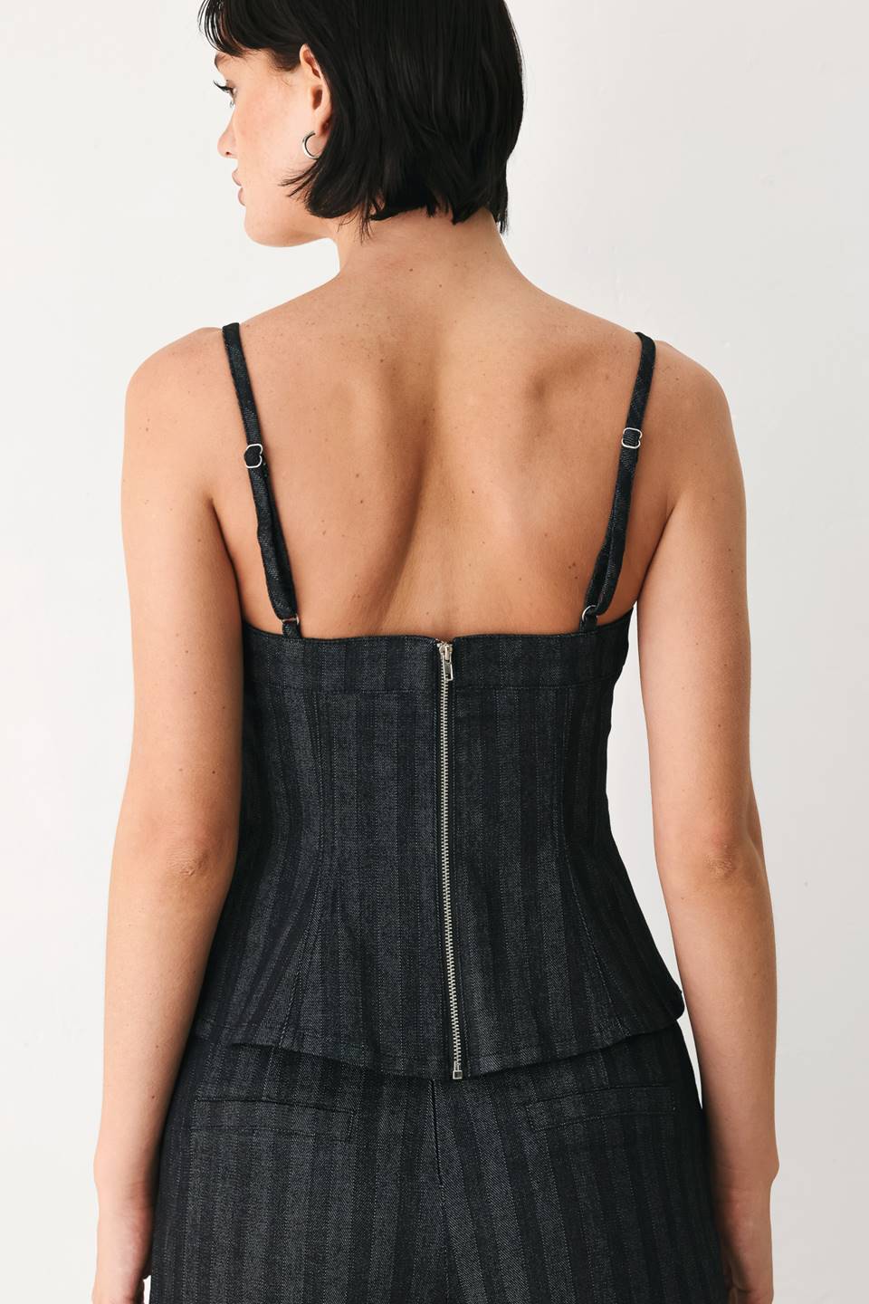 GRAPHITE CITY WOVEN TOP - Glamourous Grace
