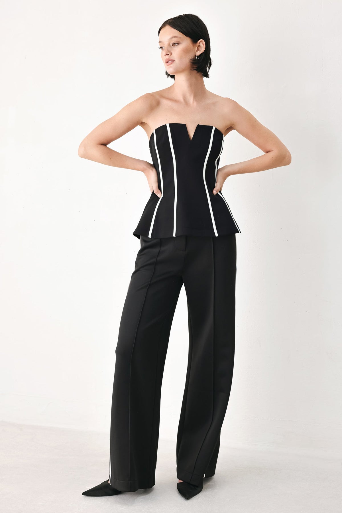 BLACK AND WHITE REIGN WOVEN TUBE TOP - Glamourous Grace