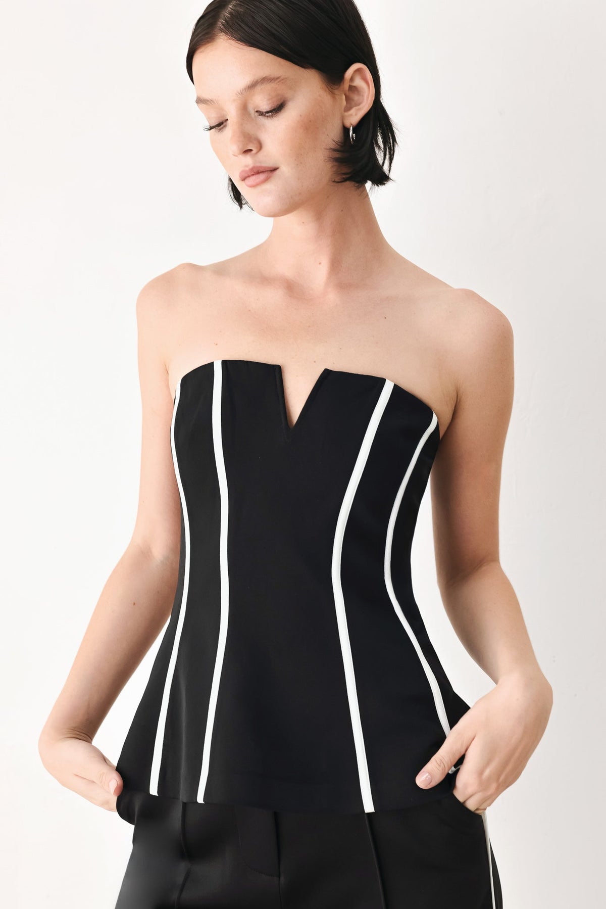 BLACK AND WHITE REIGN WOVEN TUBE TOP - Glamourous Grace
