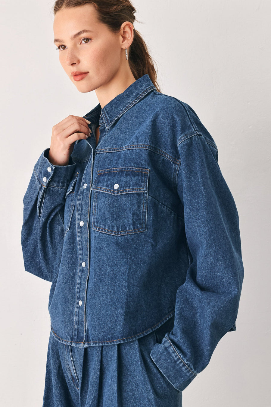 BLUE ECHO PLEATED DENIM JACKET