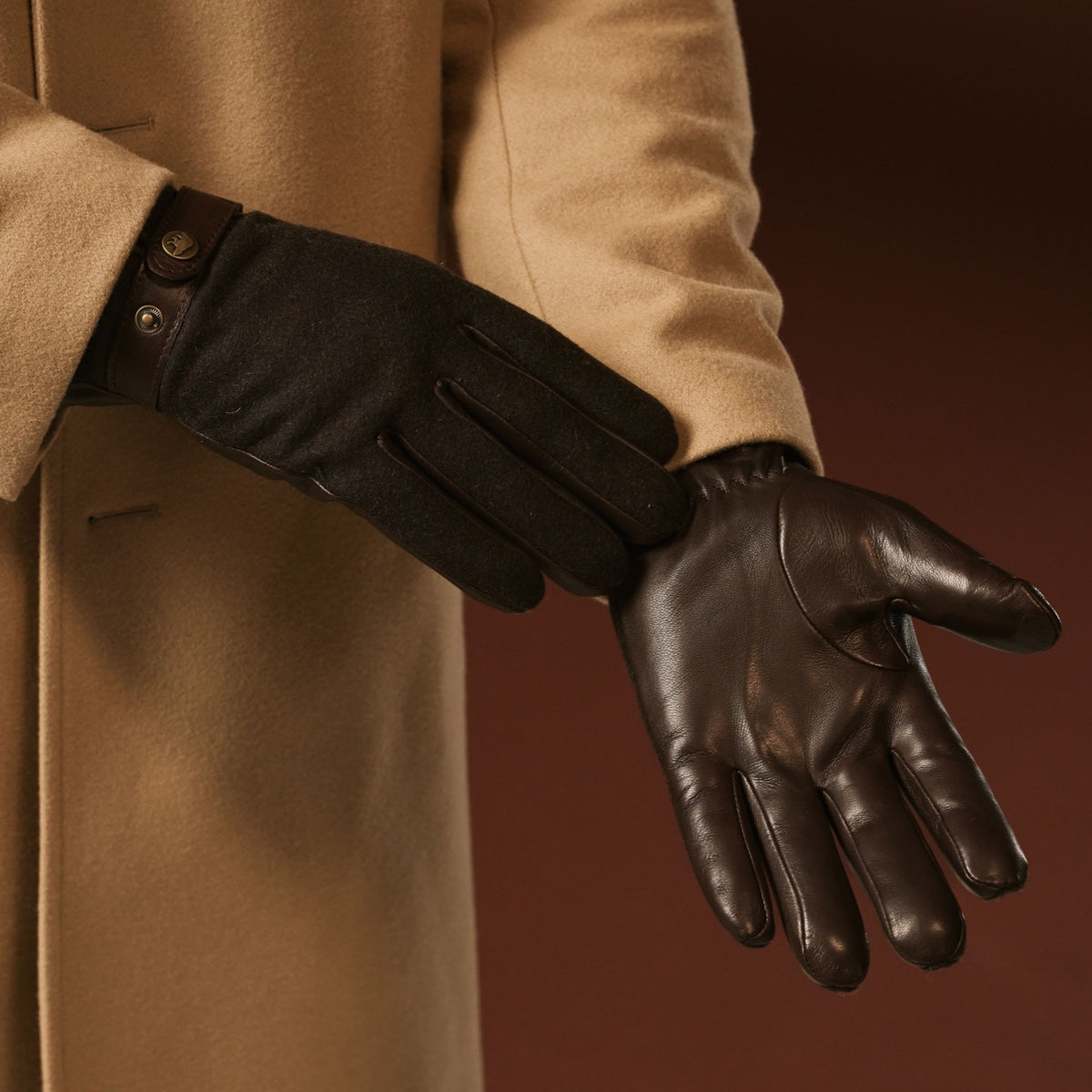 Fabrizio (dark brown) - Italian tweed men’s gloves with touchscreen capability and adjustable snap button - Glamourous Grace
