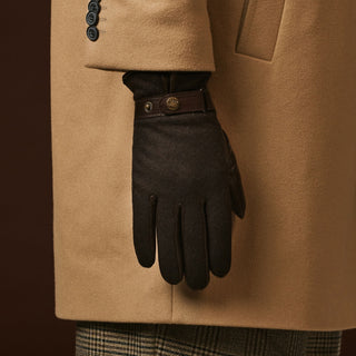 Fabrizio (dark brown) - Italian tweed men’s gloves with touchscreen capability and adjustable snap button - Glamourous Grace