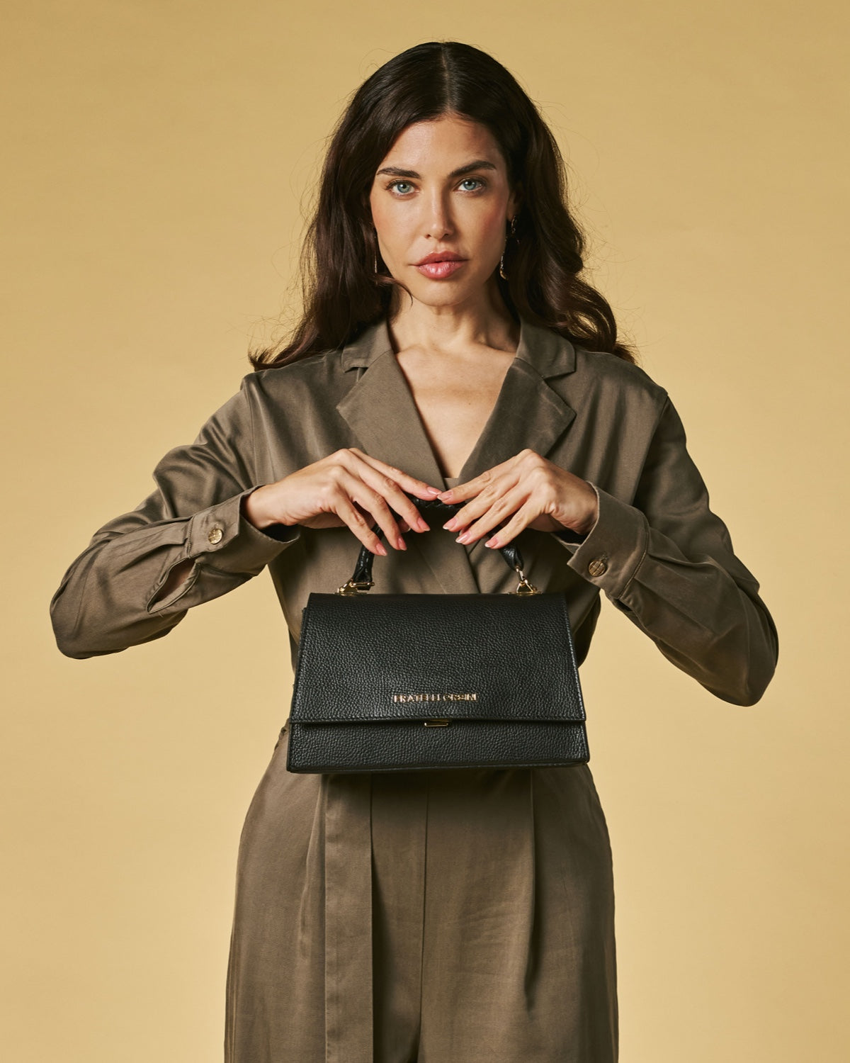 Federica (black) - Italian calf leather women's crossbody bag (with shoulder strap) - Glamourous Grace