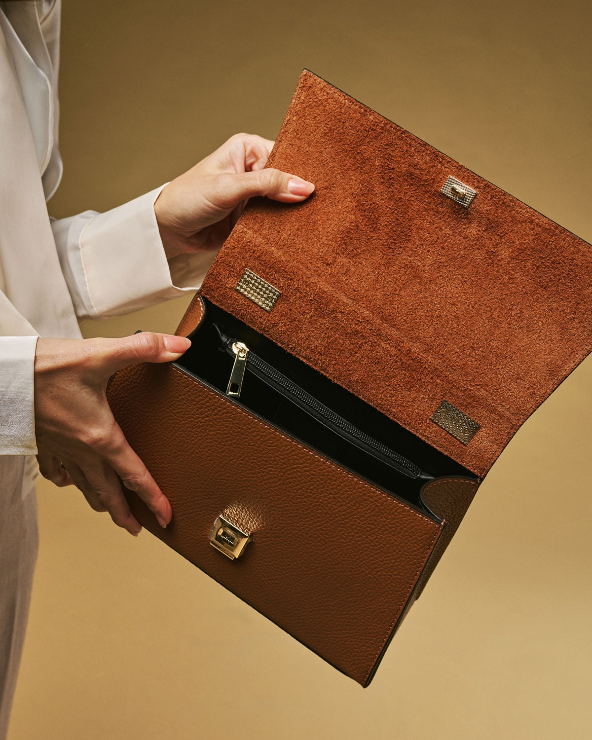 Federica (cognac) - Italian calf leather women's crossbody bag (with shoulder strap) - Glamourous Grace