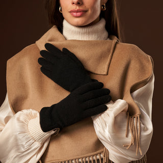 Florentina (black) - Handmade Italian knitted wool gloves with luxurious cashmere lining - Glamourous Grace