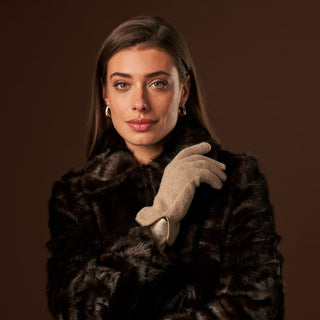 Florentina (sand) - Handmade Italian knitted wool gloves with luxurious cashmere lining - Glamourous Grace