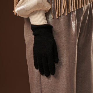 Florentina (black) - Handmade Italian knitted wool gloves with luxurious cashmere lining - Glamourous Grace
