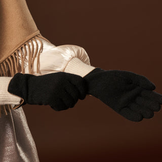 Florentina (black) - Handmade Italian knitted wool gloves with luxurious cashmere lining - Glamourous Grace