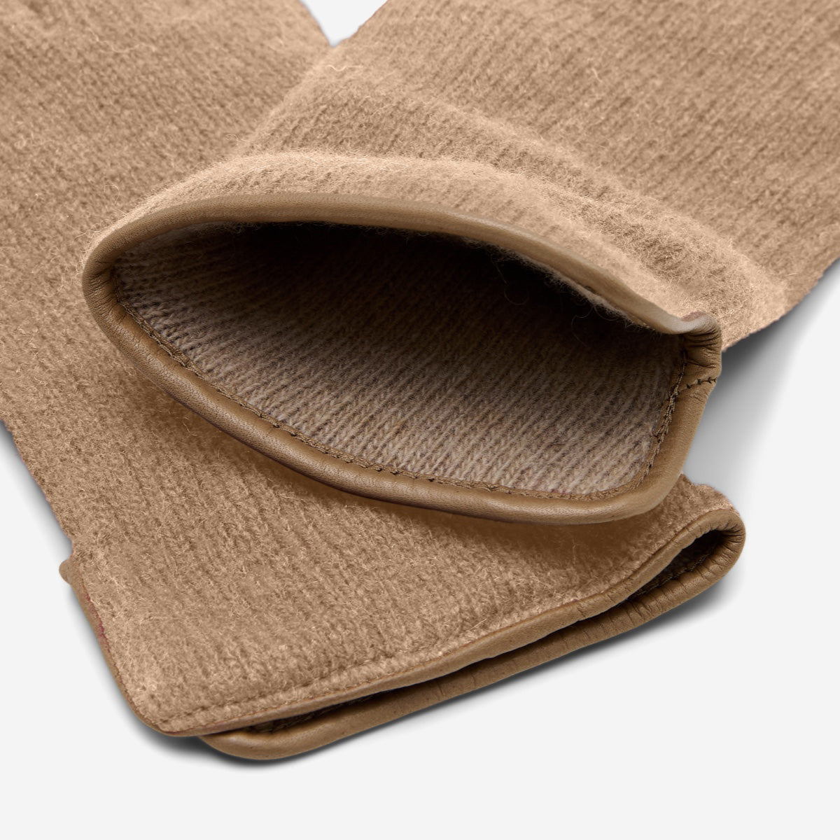 Florentina (sand) - Handmade Italian knitted wool gloves with luxurious cashmere lining - Glamourous Grace