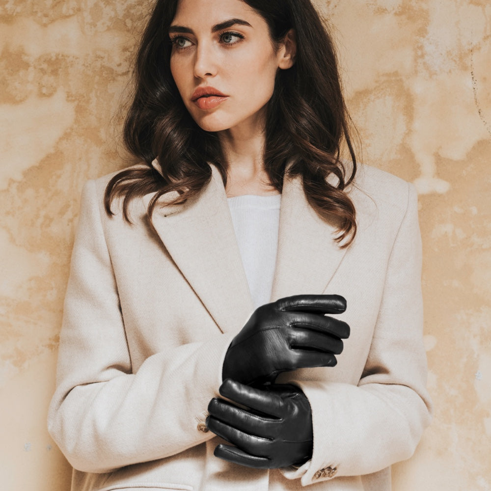 Francesca (black) - Italian lambskin leather gloves with brown rabbit fur lining - Glamourous Grace