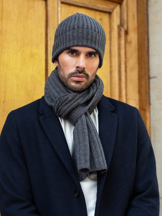 Napoli (dark grey) - Italian 100% cashmere ribbed scarf (unisex) - Glamourous Grace