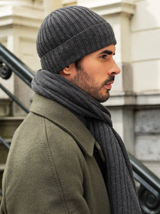 Milano (dark grey) - Italian 100% cashmere ribbed beanie (unisex) - Glamourous Grace