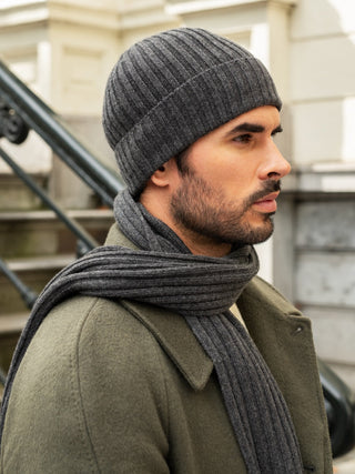 Milano (dark grey) - Italian 100% cashmere ribbed beanie (unisex) - Glamourous Grace