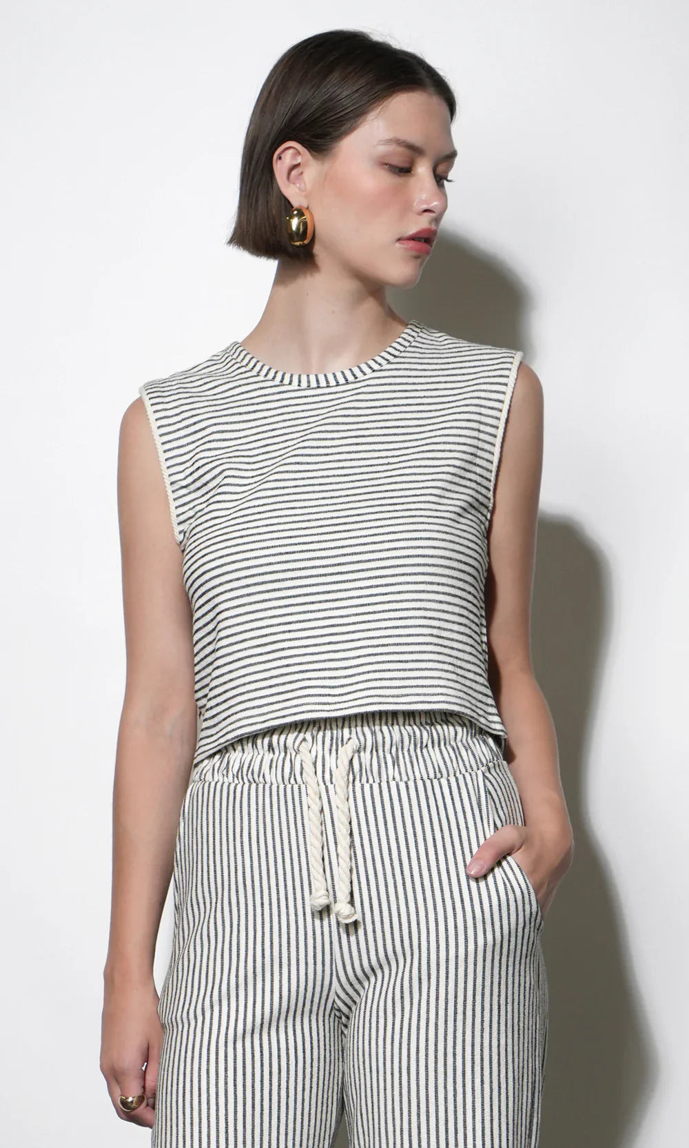 Daphne Sleeveless Black & Ivory Knit Shell Top - Glamourous Grace