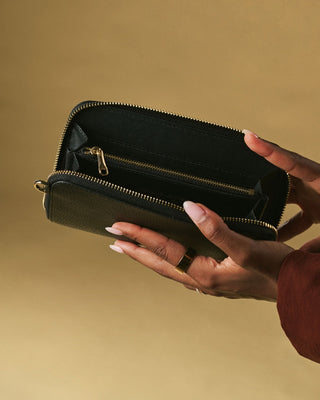 Giada (black) - Italian women's crossbody phone wallet with shoulder strap - Glamourous Grace