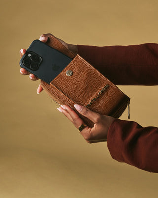 Giada (cognac) - Italian women's crossbody phone wallet with shoulder strap - Glamourous Grace