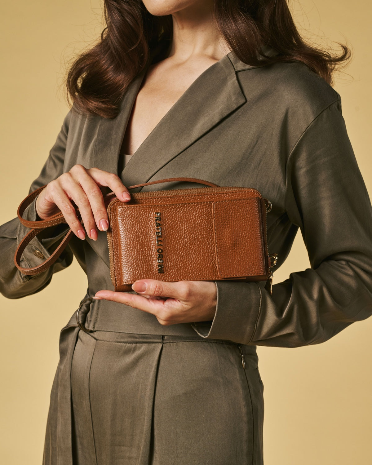 Giada (cognac) - Italian women's crossbody phone wallet with shoulder strap - Glamourous Grace