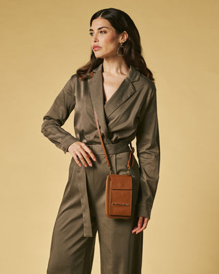 Giada (cognac) - Italian women's crossbody phone wallet with shoulder strap - Glamourous Grace