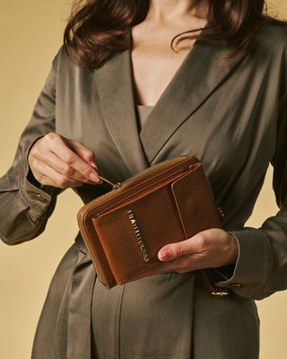 Giada (cognac) - Italian women's crossbody phone wallet with shoulder strap - Glamourous Grace