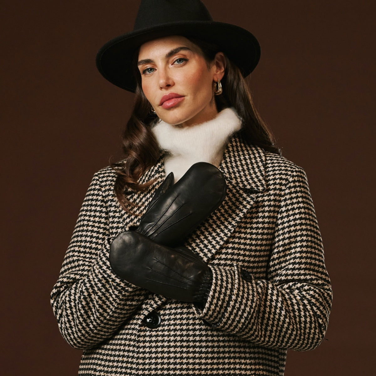 Gianetta (black) - Italian lambskin mittens with luxurious lambswool lining - Glamourous Grace