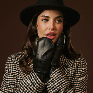 Gianetta (black) - Italian lambskin mittens with luxurious lambswool lining - Glamourous Grace