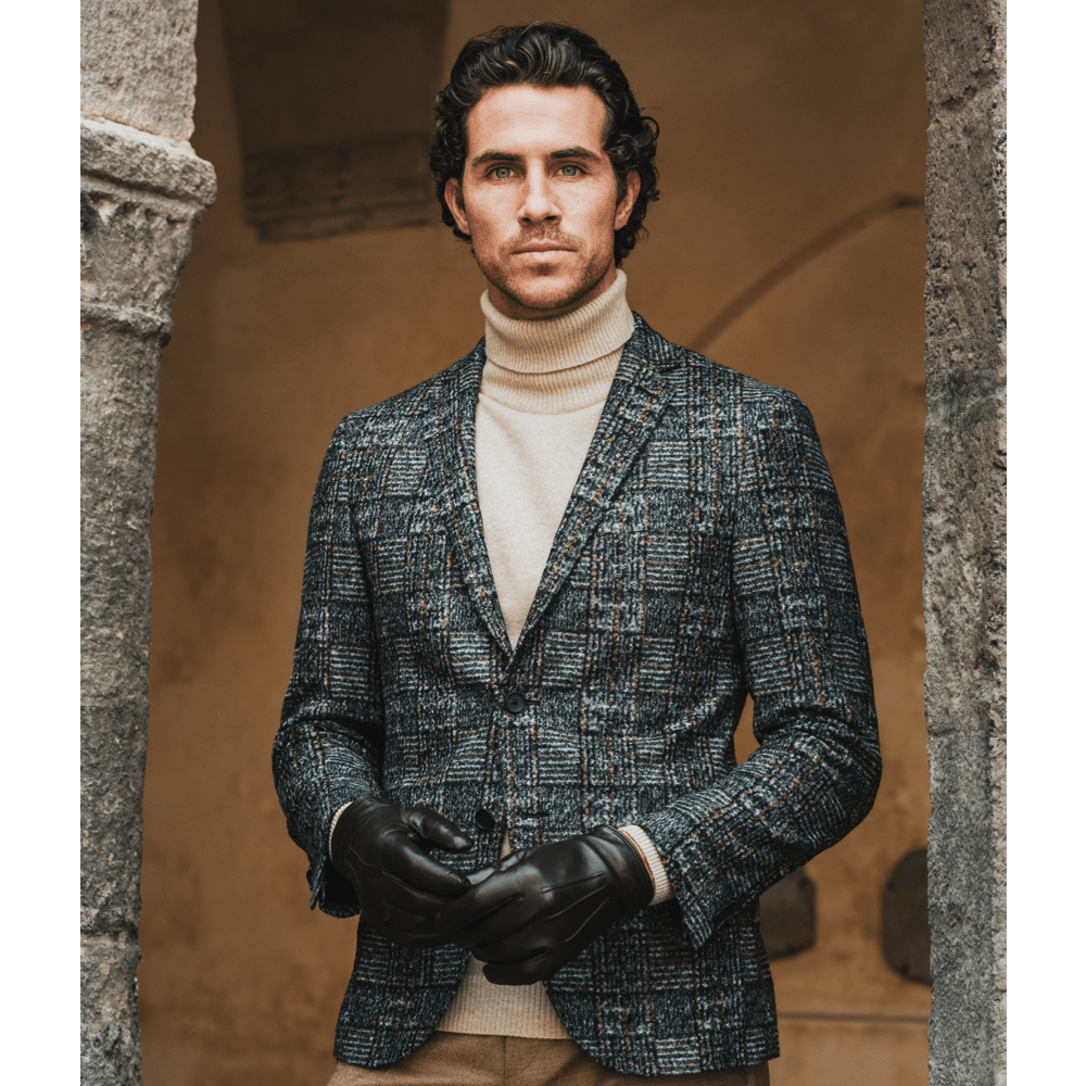 Giovanni (black) - Classic Italian lambskin leather gloves with cashmere lining & touchscreen feature - Glamourous Grace