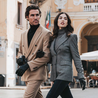 Giovanni (black) - Classic Italian lambskin leather gloves with cashmere lining & touchscreen feature - Glamourous Grace