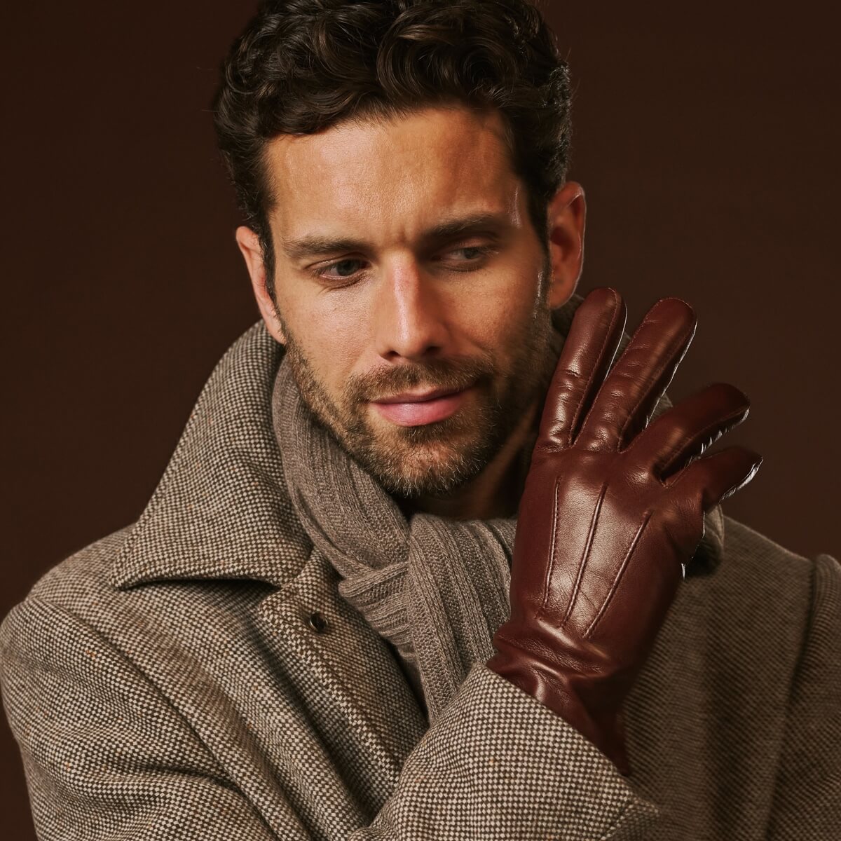 Giovanni (brown) - Classic Italian lambskin leather gloves with cashmere lining - Glamourous Grace