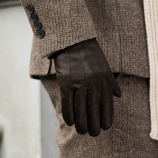 Giovanni (brown) - Classic Italian lambskin leather gloves with cashmere lining & touchscreen feature - Glamourous Grace