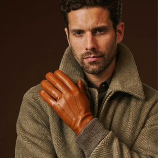 Giovanni (cognac) - Classic Italian lambskin leather gloves with cashmere lining - Glamourous Grace