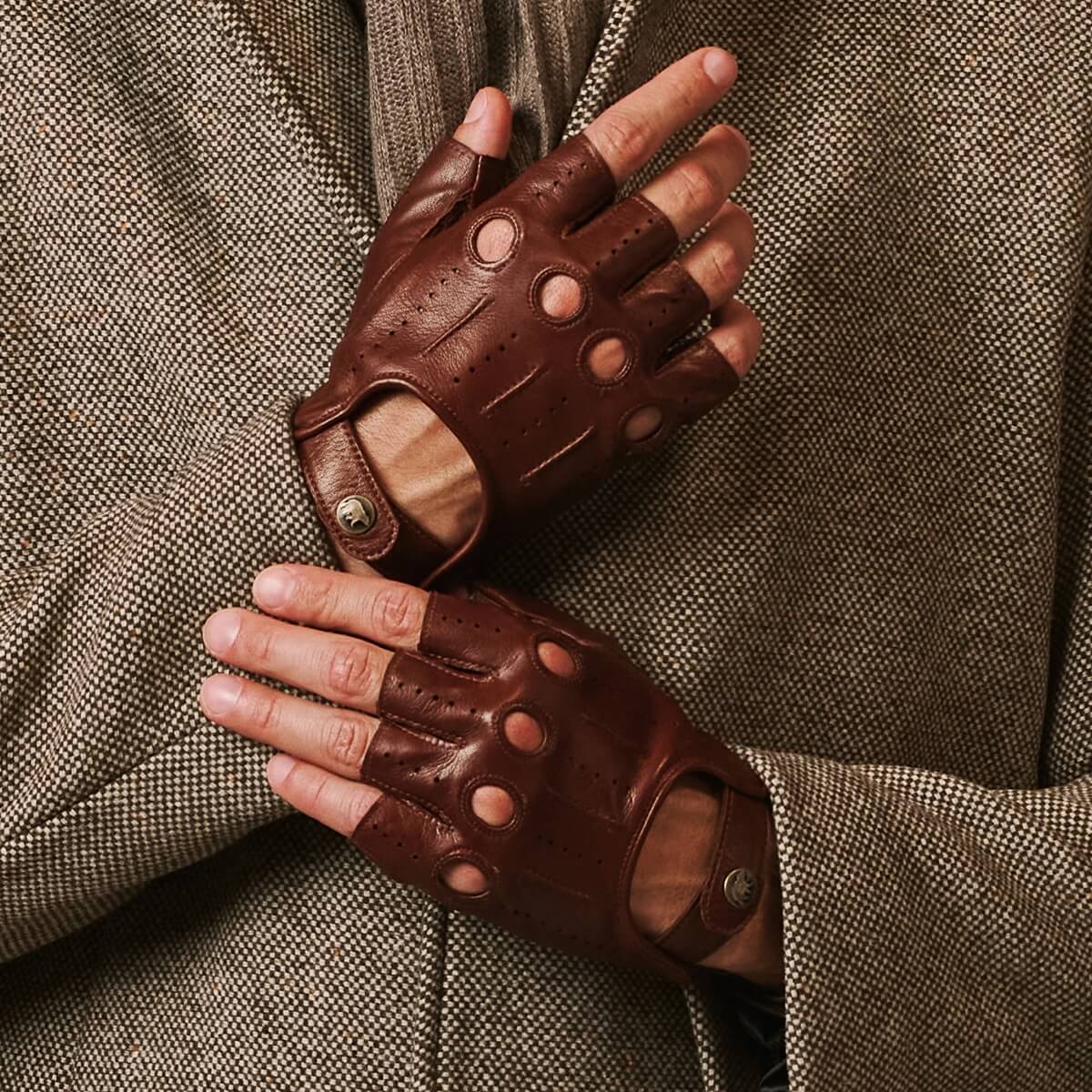 Giuseppe (brown) - Italian lambskin fingerless leather driving gloves - Glamourous Grace