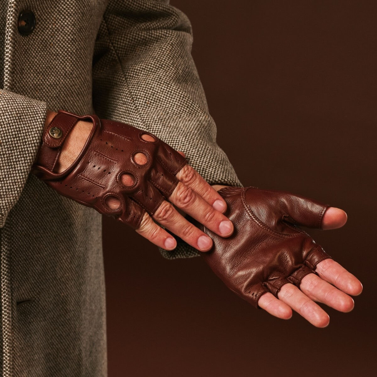 Giuseppe (brown) - Italian lambskin fingerless leather driving gloves - Glamourous Grace