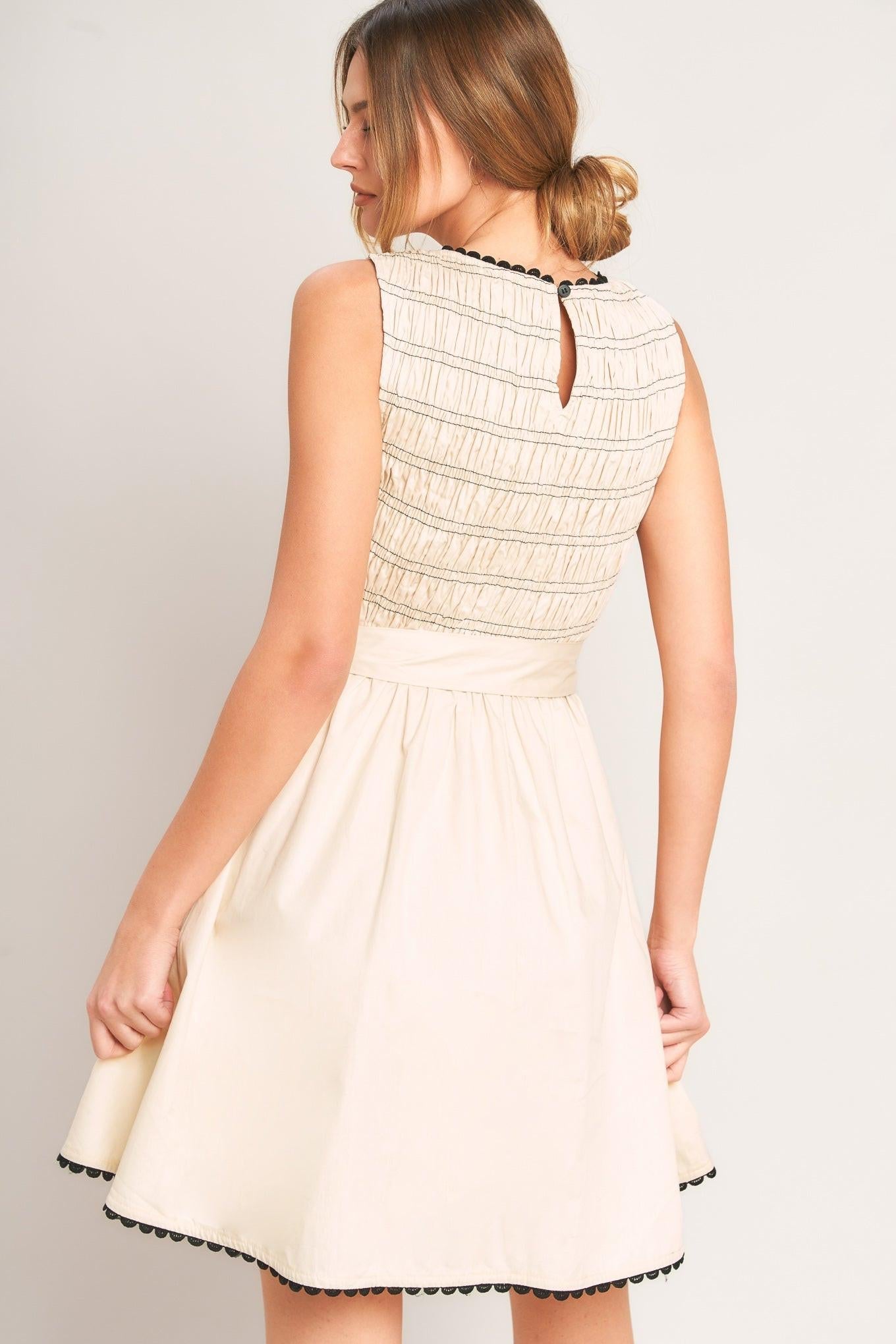 LOVELY ESCAPE WOVEN MINI DRESS - Glamourous Grace