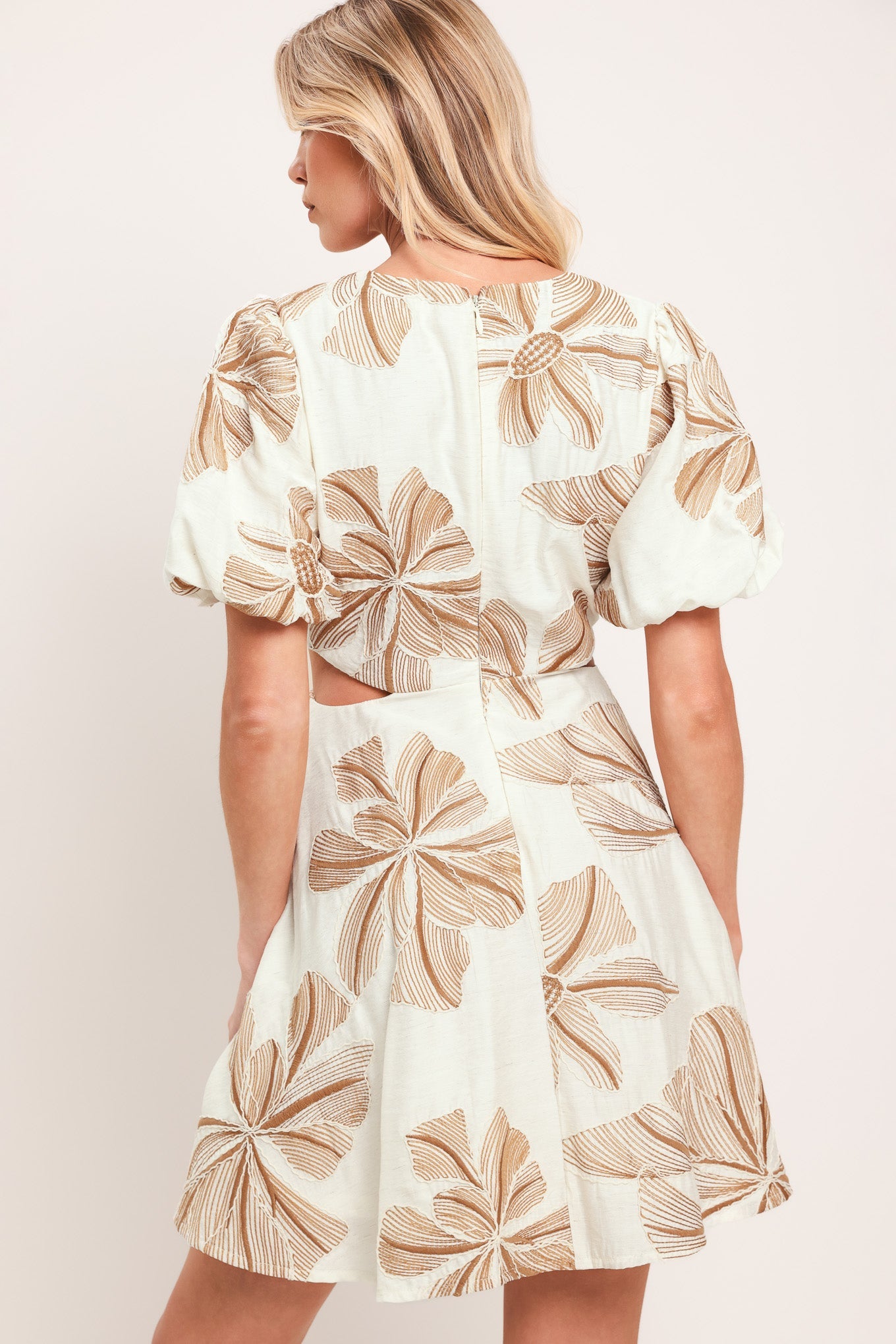 BREEZE BLOOM WOVEN MINI DRESS - Glamourous Grace
