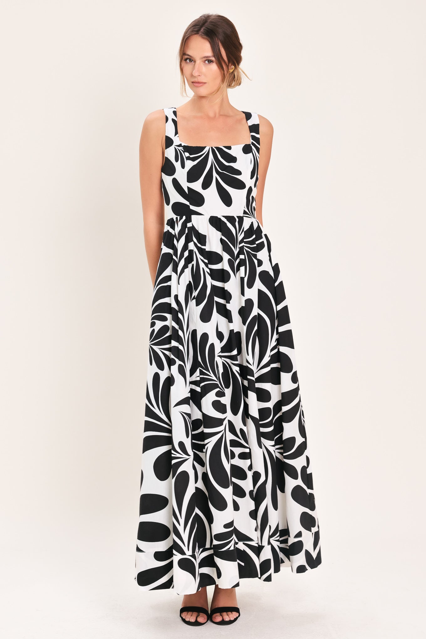 MONO BLOOM WOVEN MAXI DRESS - Glamourous Grace