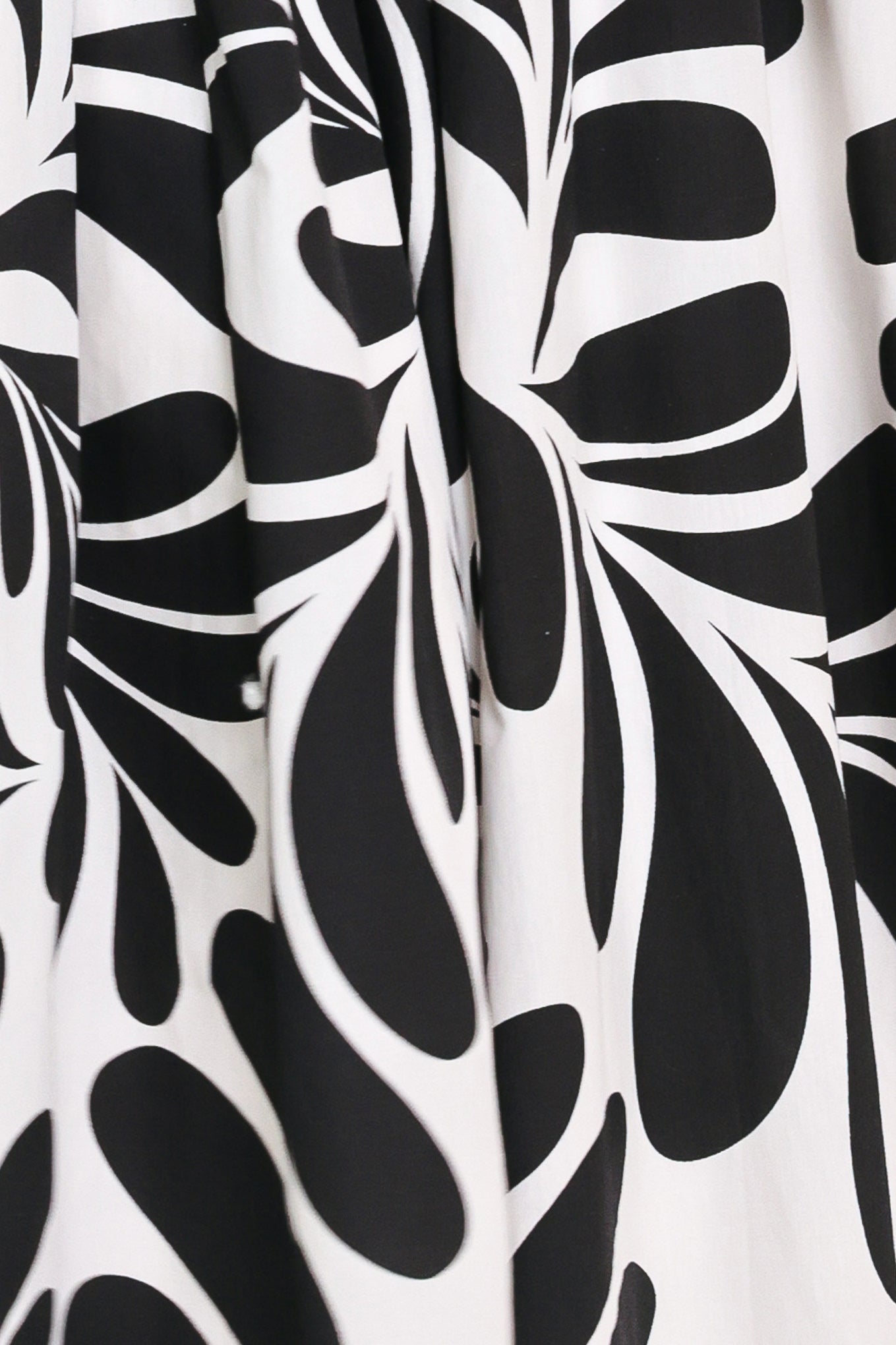 MONO BLOOM WOVEN MAXI DRESS - Glamourous Grace