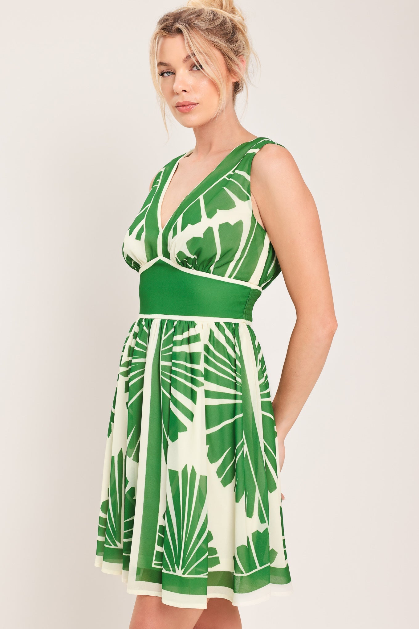 PALM BREEZE WOVEN MINI DRESS - Glamourous Grace
