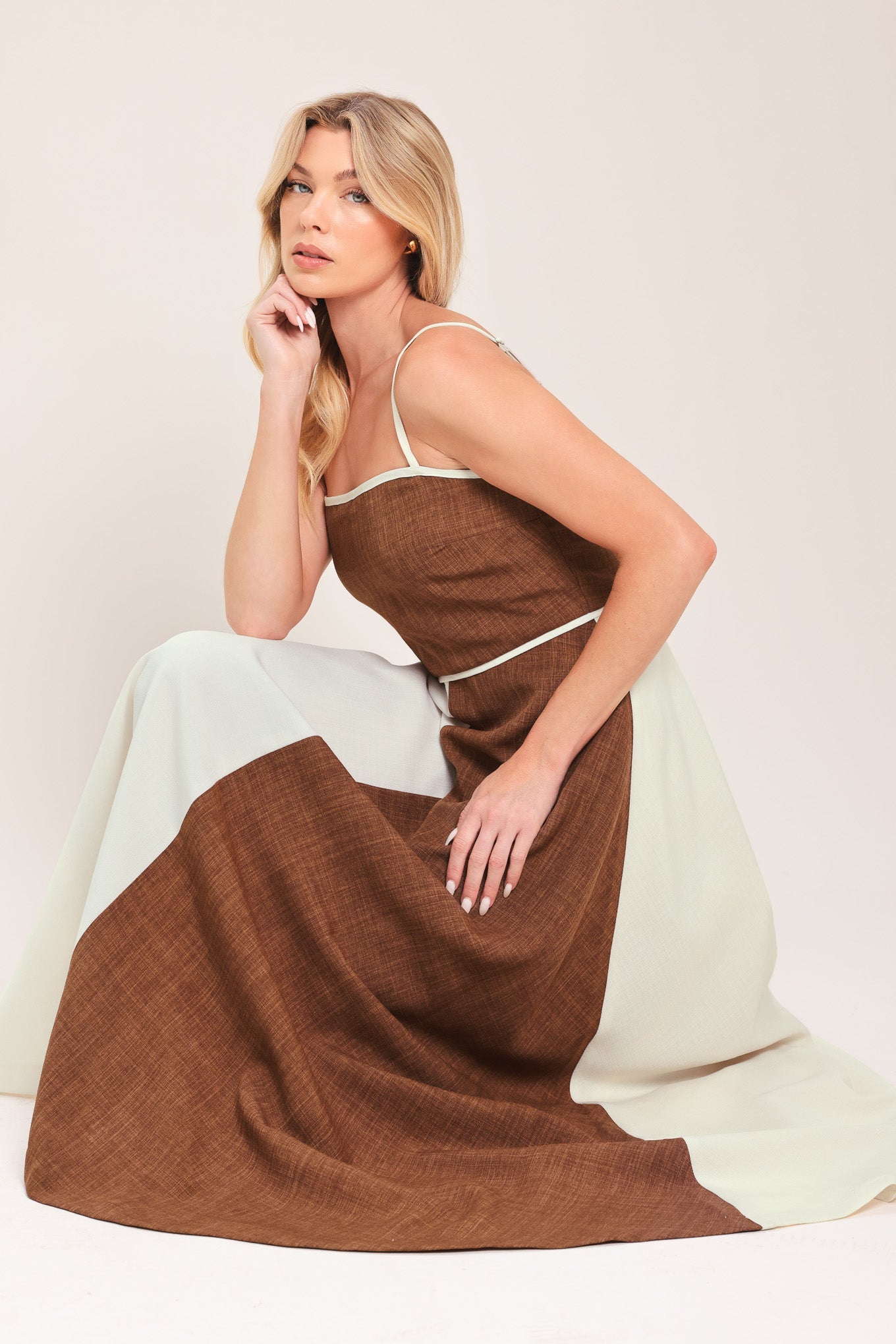 SIENNA FORM WOVEN MIDI DRESS - Glamourous Grace