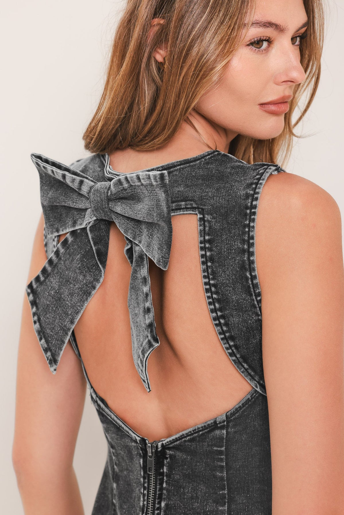 VINTAGE CHARCOAL SCULPT DENIM MIDI SHEATH DRESS - Glamourous Grace